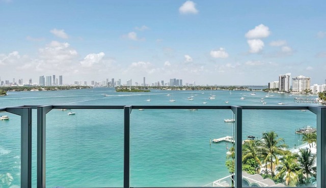 Mondrian 1020 · 1100 Custom Eclectic Artist SUITE Bay W/Balcony