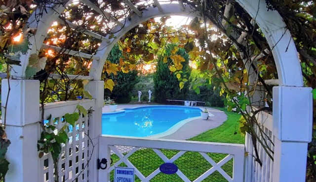 Monet HoneymoonSuite in villa.Elegant Lrg 2rm w/balcony, jacuzzi n phenom.view.