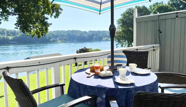 Moneta Gem: Modern 3BR Townhome w/Lake Access & Serene Views