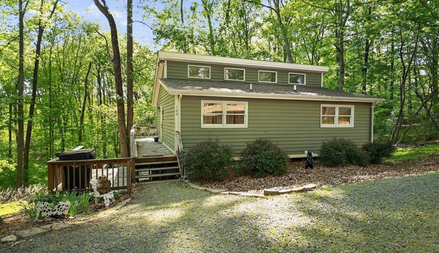 Moneta Memories — Hot Tub & Fire Pit