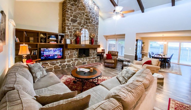 Monett Masterpiece: A Grand Stay in a Small Town