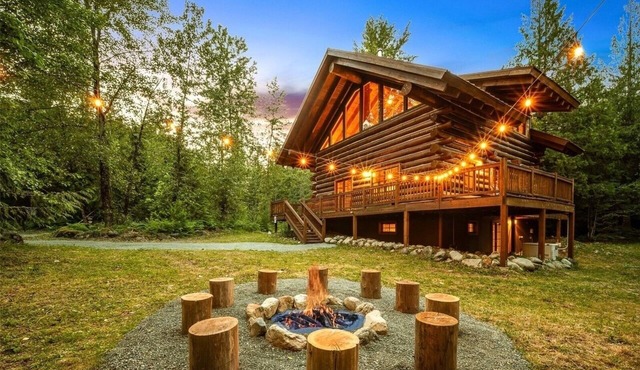 Money Creek Manor Log Retreat Ski Hot tub River 16+ guests