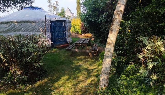Mongolian yurt in an exceptional garden, 3 km from Mont-Saint-Michel Bay.