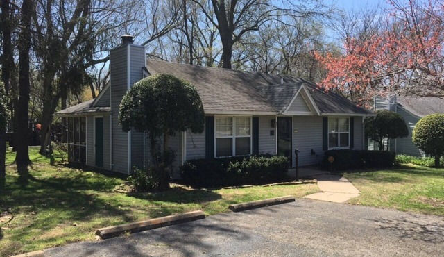 Monkey Island, Grand Lake Cottage w/pool & day boat dock