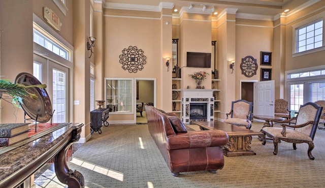 Monkey Island Townhome: Walk to Lake & Dining