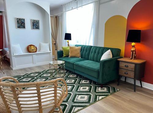 Monkey Jungle, Vibrant 2-BDRM at Ports on Portland, Rooftop Access, Apt #6