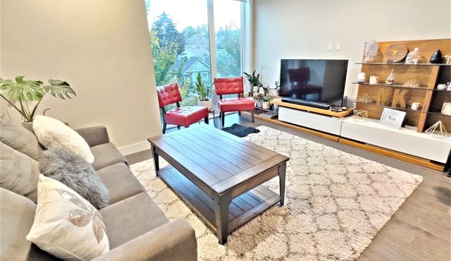 Monki Di Executive Suites - GLAS - Luxury Inner City Home 3 min to Downtown w Private Rooftop Patio Fireplace