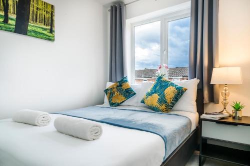 Monmouth House Aylesbury Premier Quality Accommodation For Larger Families Contractors And Professionals Sleeps Up to 6 Guests