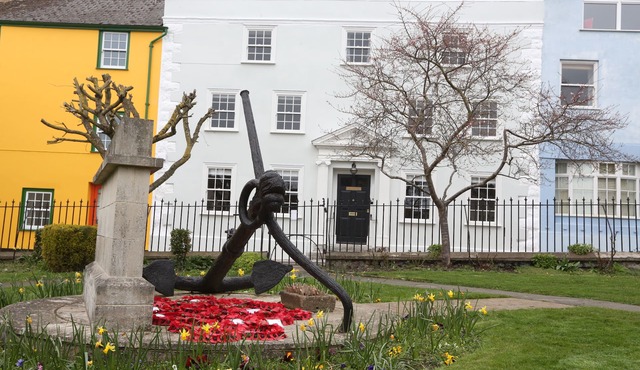 Monmouth House Old Town Lyme Regis parking garden16 guests beach Pets Hot tub