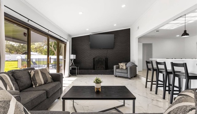 Monochrome Getaway | Pool & Pet Friendly!