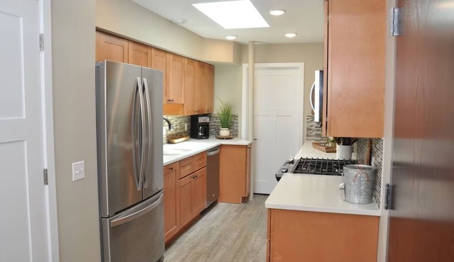 Monogram Luxury Condo-Lakeside (Suite #3)