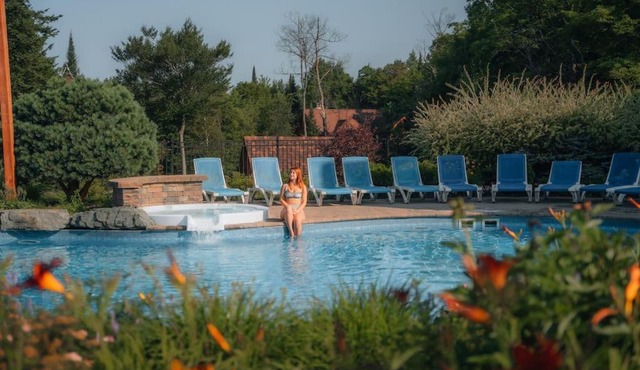 Monopoly Private Hot Tub Sauna Indoor & outdoor pool