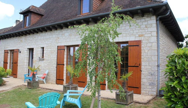 Monpazier village, villa in enclosed garden: "Aux Portes de la Bastide" 2/4 people