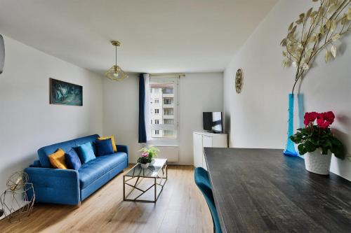 "Monplaisir", parking, espace de travail avec wifi, proximité commerces, gare, Université Lyon 3 , Tram T2, T4 et C25, idéal voyages d'affaires et tourisme in Lyon