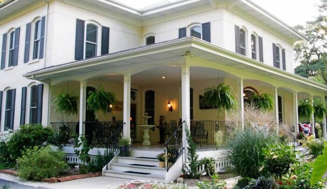 Monroe Manor Inn