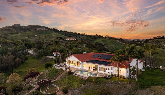 Monserate | Wine Country w Infinity Pool + Views