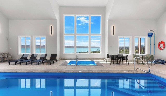 Monster Mansion, Pool-Sports Court-Theater Sleeps 83