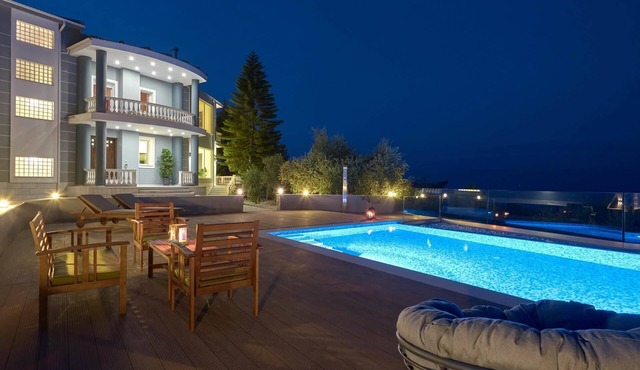 Mont Bleu Luxury Villa