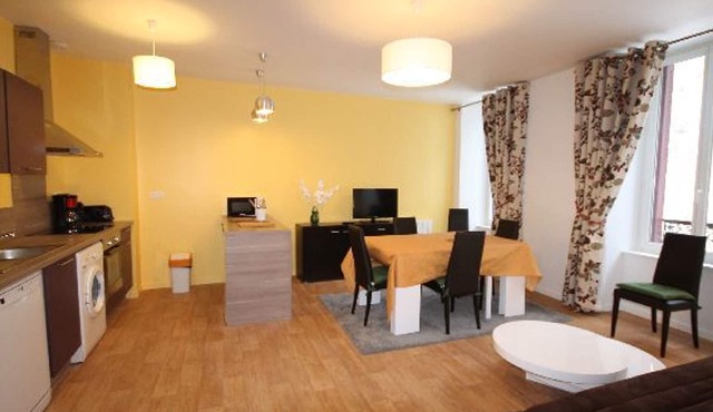 Mont-Dore: Beautiful Renovated T3 in Center with WiFi