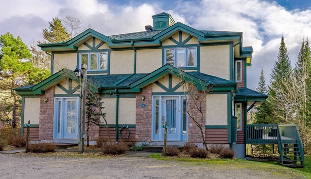 Mont Tremblant Hideaway - Three Bedroom Unit - Ski, Bike and Golf!