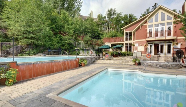 Mont Tremblant-les-Eaux 213-1A Condo hot tub open walk to ski slopes & golf n
