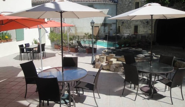 Montaren Et Saint Mediers: LODGING BAMBOO apartment in Farmhouse of the XVIIIème century with mezzanine, made safe heated swimming pool and Spa