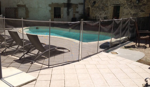 Montaren Et Saint Mediers: LODGING the OLIVE-TREES apartment in Farmhouse of the XVIIIème century with independent entry, made safe heated swimming pool and Spa