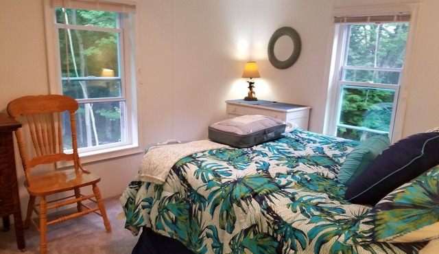 MONTAGUE! FLOWER CREEK GUEST HOUSE <1 MI TO LAKE MICHIGAN! & FLOWER CREEK DUNES