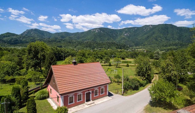 Montain hut With large garden