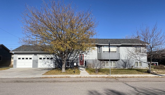 Montana Home close to golfing, fishing, skiing, hiking, hunting and downtown