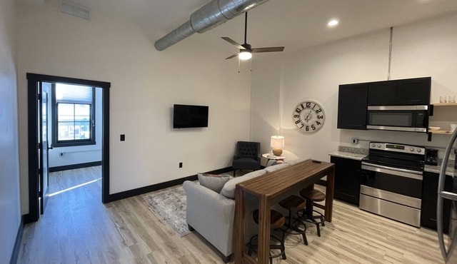 Montana House #202 - The Luxurious Downtown Stay