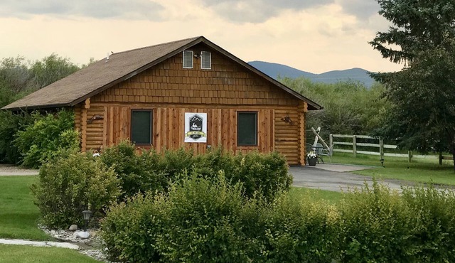 Montana Inspired Cabin close to 4 season outdoor recreation