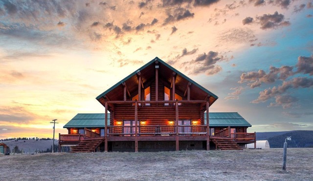 Montana Log Lodge Near Philipsburg | Sleeps 12
