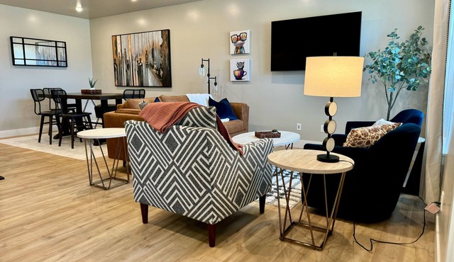 Montana Modern Luxury Townhome - 3 bedroom - Quiet - Convenient