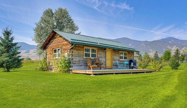 Montana Mountain Getaway: Deck & Amazing Views