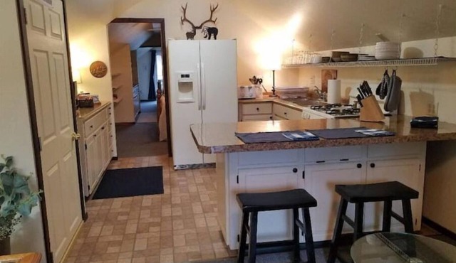 Montana Mountain Retreat - "Wapiti Wallow"