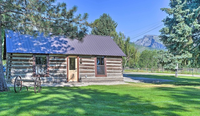 Montana Retreat: Original Hamilton Log Cabin!