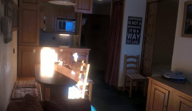 MONTANA VILLAGE - Fantastic Location With Direct Ski In/Ski Out Access + Views