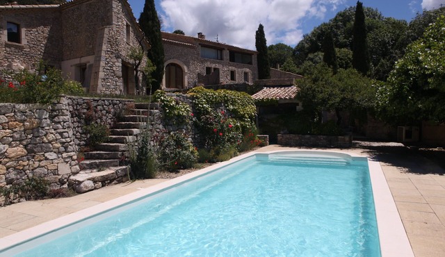 Montbrun - Large estate (house + gite) with swimming pool and view of Mt ventoux