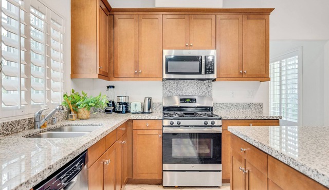 Montclair Grand, Stylish Retreat for Your Getaway