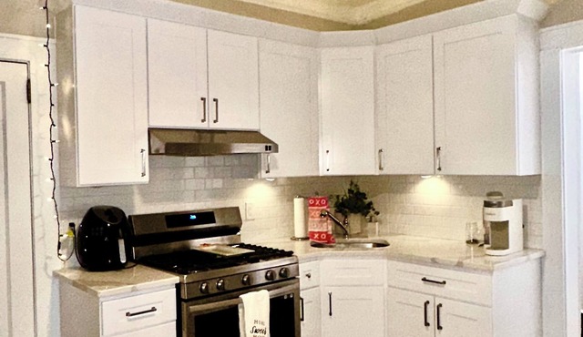 Montclair Marvel: Updated spacious apartment in Verona, NJ, close to Montclair!