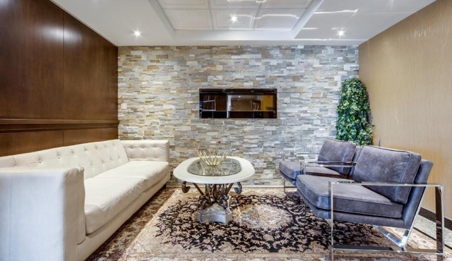 Monte Carlo Inn Airport Suites