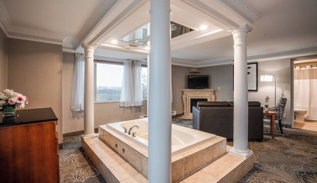 Monte Carlo Inn Barrie Suites