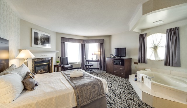 Monte Carlo Inn Oakville Suites