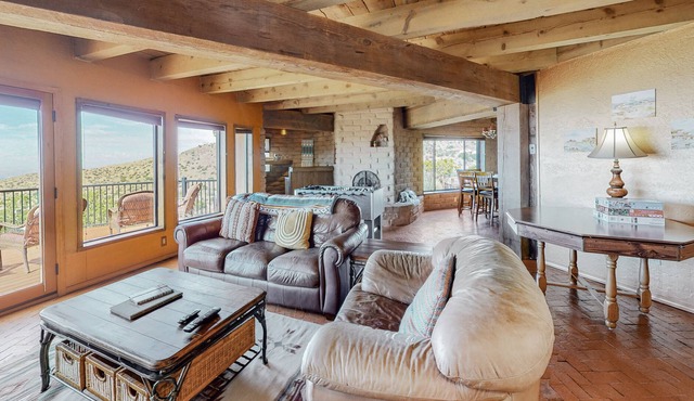 Monte Vista! A home with city and mountain views!