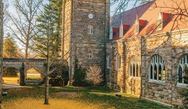 Monteagle Modern Home -Awesome Location-New Spring Specials!