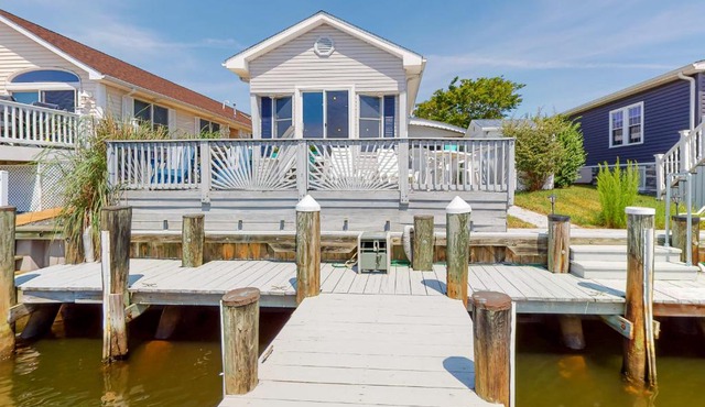 Montego Bay - Lola B's Bayside Beach Bungalow