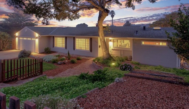 Monterey Bay Home Near Pebble Beach & Carmel with Putting Green & AC 3Bed 2 Bath