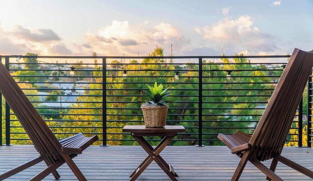 Monterey Park Retreat: Spectacular Views & Comfort