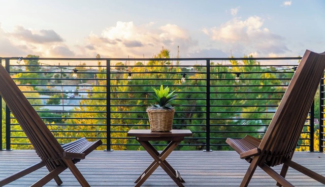 Monterey Park Retreat: Spectacular Views & Comfort